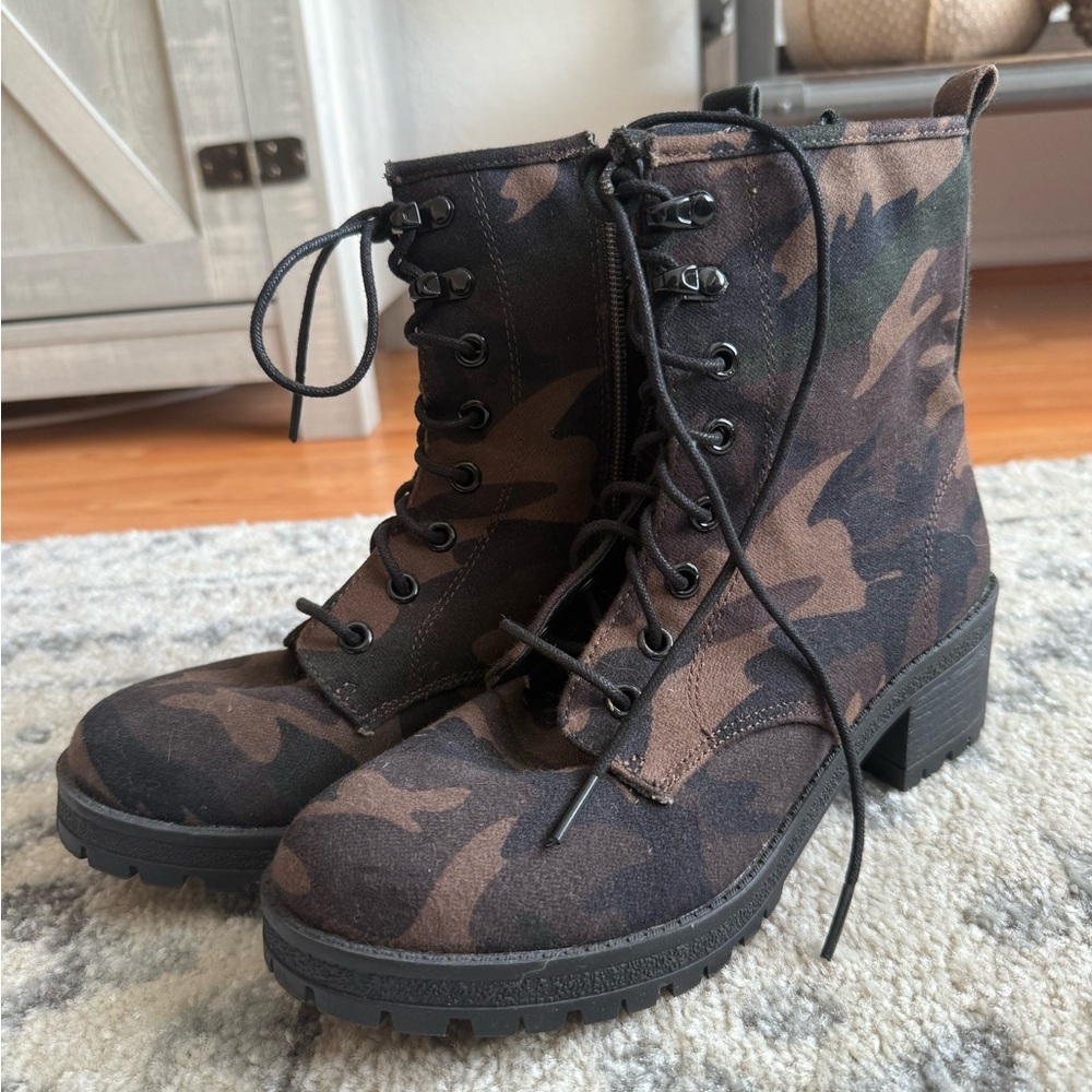Steve Madden Girl Camp Combat Boots like new